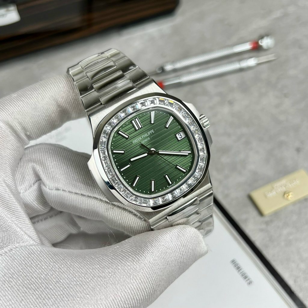 Patek Philippe Nautilus 5723 Replica Watch Green Dial Baguette Gemstones 3K 40mm (1)