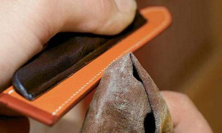 Cleaning Leather Watch Straps for Longevity and Freshness (5)