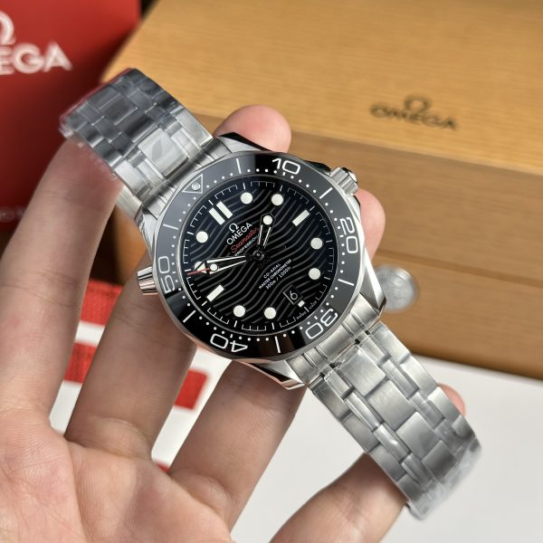 Omega Seamaster Replica Watches Black Dial VS Factory (5)