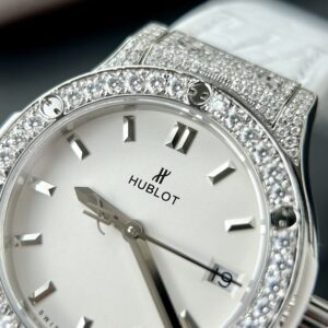 Hublot Classic Fusion Custom Full Moissanite Diamonds Women 33mm (10)