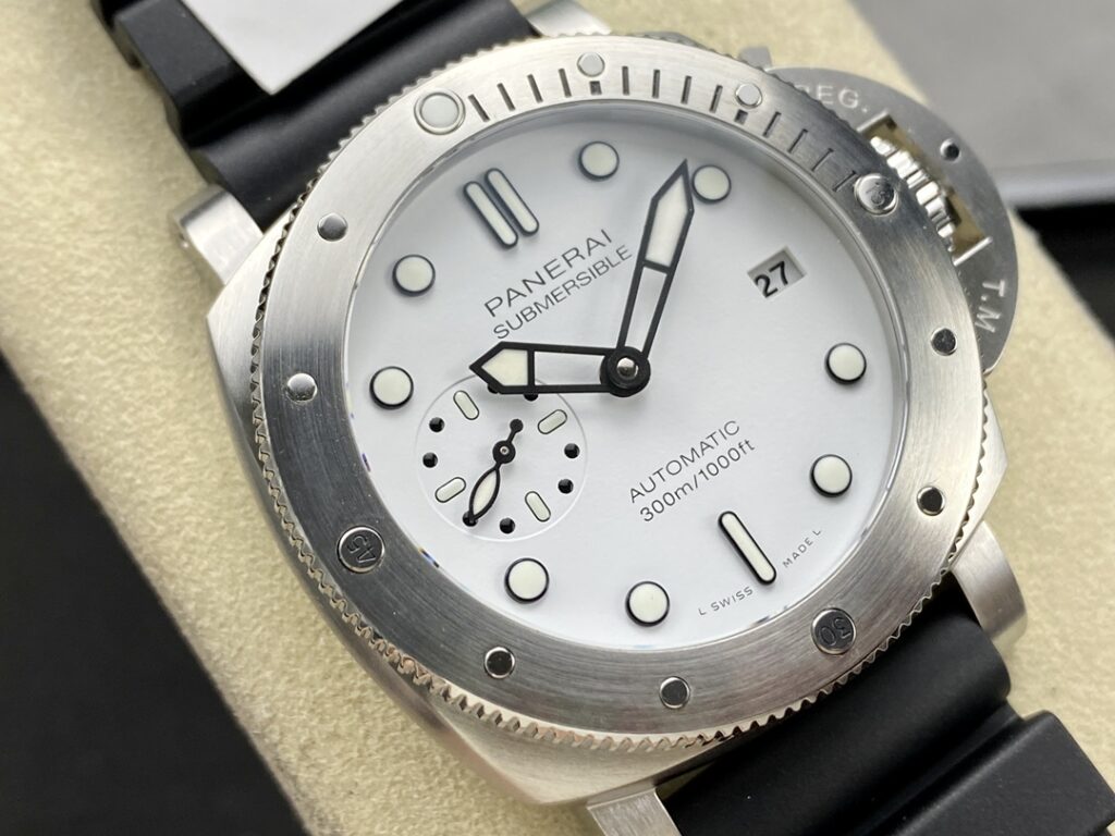 Panerai Submersible Bianco PAM02223 Replica Watches VS Factory 42mm (2)