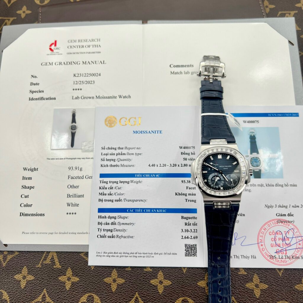 Patek Philippe Nautilus 5724 Custom Moissanite Diamonds Baguette 40mm (1)