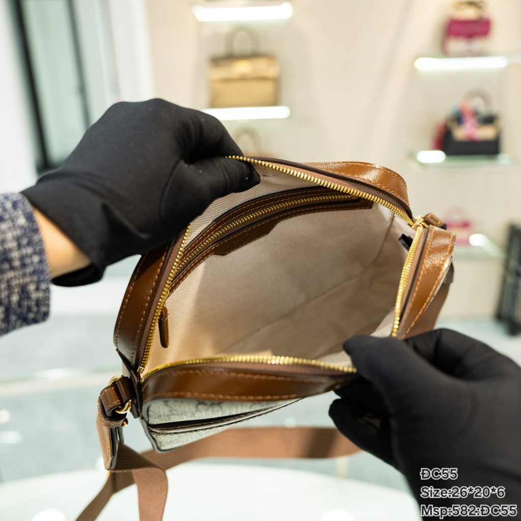 Gucci Men's Messenger Interlocking Monogram Replica Handbags Size 26x20x6cm (2)