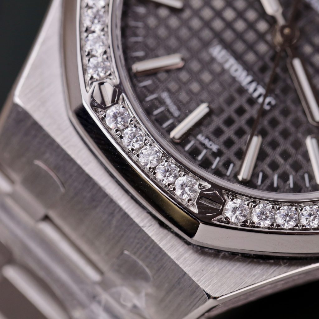 Audemars Piguet Royal Oak Customs Moissanite Diamonds Bezel IPF 37mm (3)