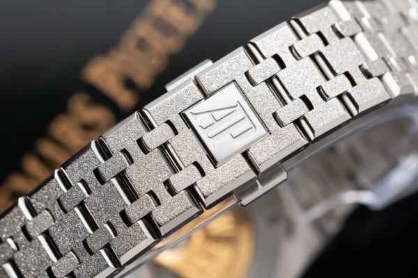 Audemars-Piguet Royal Oak Frosted Gold 15454BC Replica Watches 37mm (8)