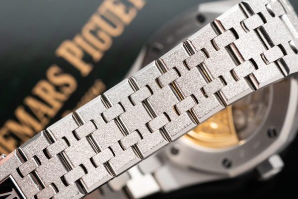 Audemars-Piguet Royal Oak Frosted Gold 15454BC Replica Watches 37mm (8)