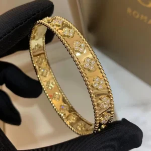 Van Cleef & Arpels Clover Texture Bracelet Custom Diamond Gold 18K (2)