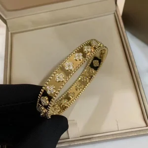 Van Cleef & Arpels Clover Texture Bracelet Custom Diamond Gold 18K (2)