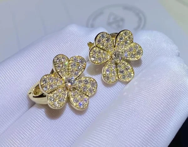 Van Cleef & Arpels Flower Shape Women Earrings Custom Diamond 18K Gold (2)