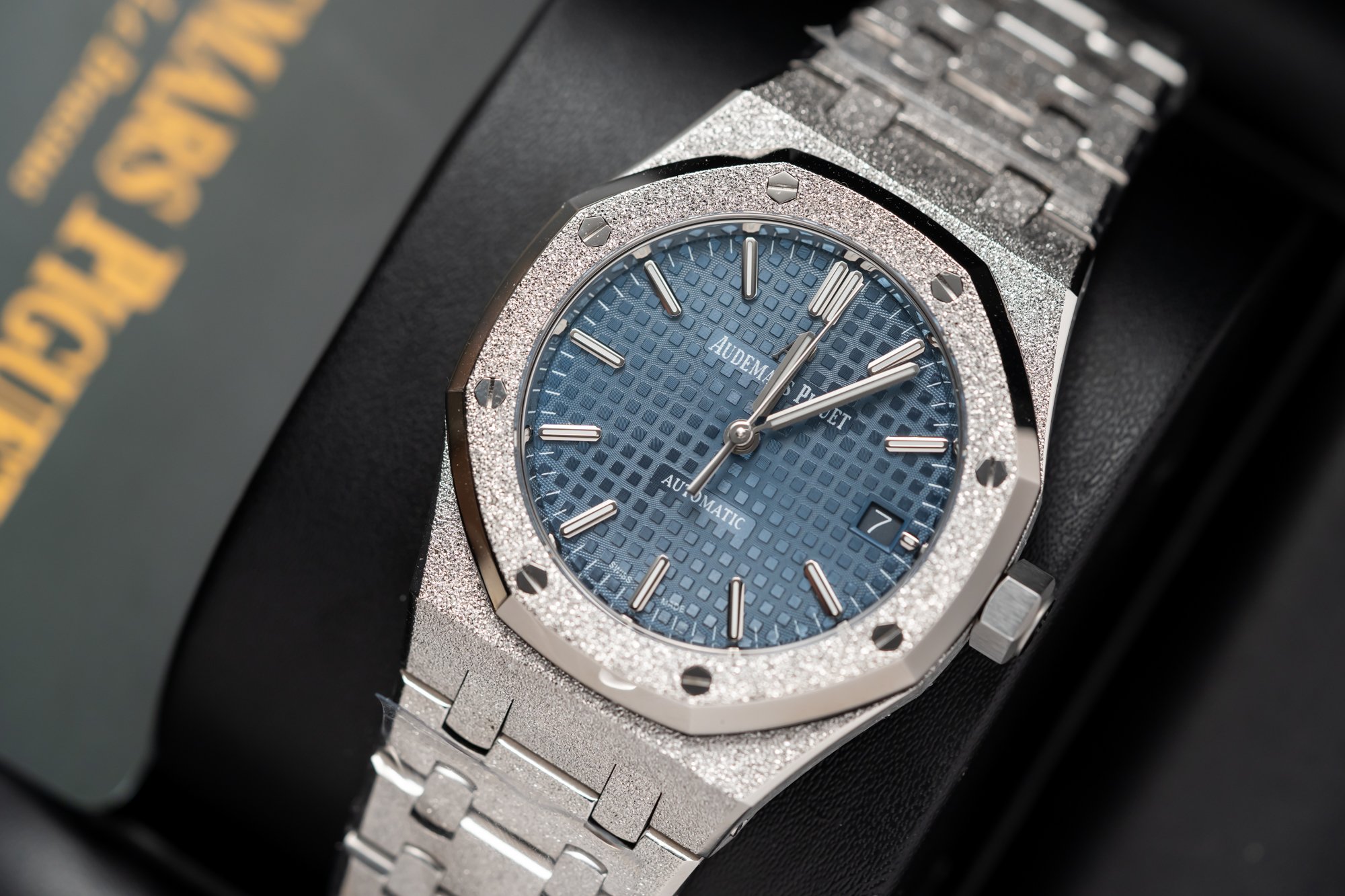 Audemars Piguet Royal Oak 15454BC Blue Dial Best Replica Watch 37mm (2) Audemars Piguet Royal Oak 15454BC Blue Dial Best Replica Watch 37mm (2)