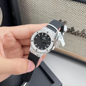 Hublot Classic Fusion Womens Custom Full Moissanite Diamonds Black Dial Replica Watches 33mm (2)