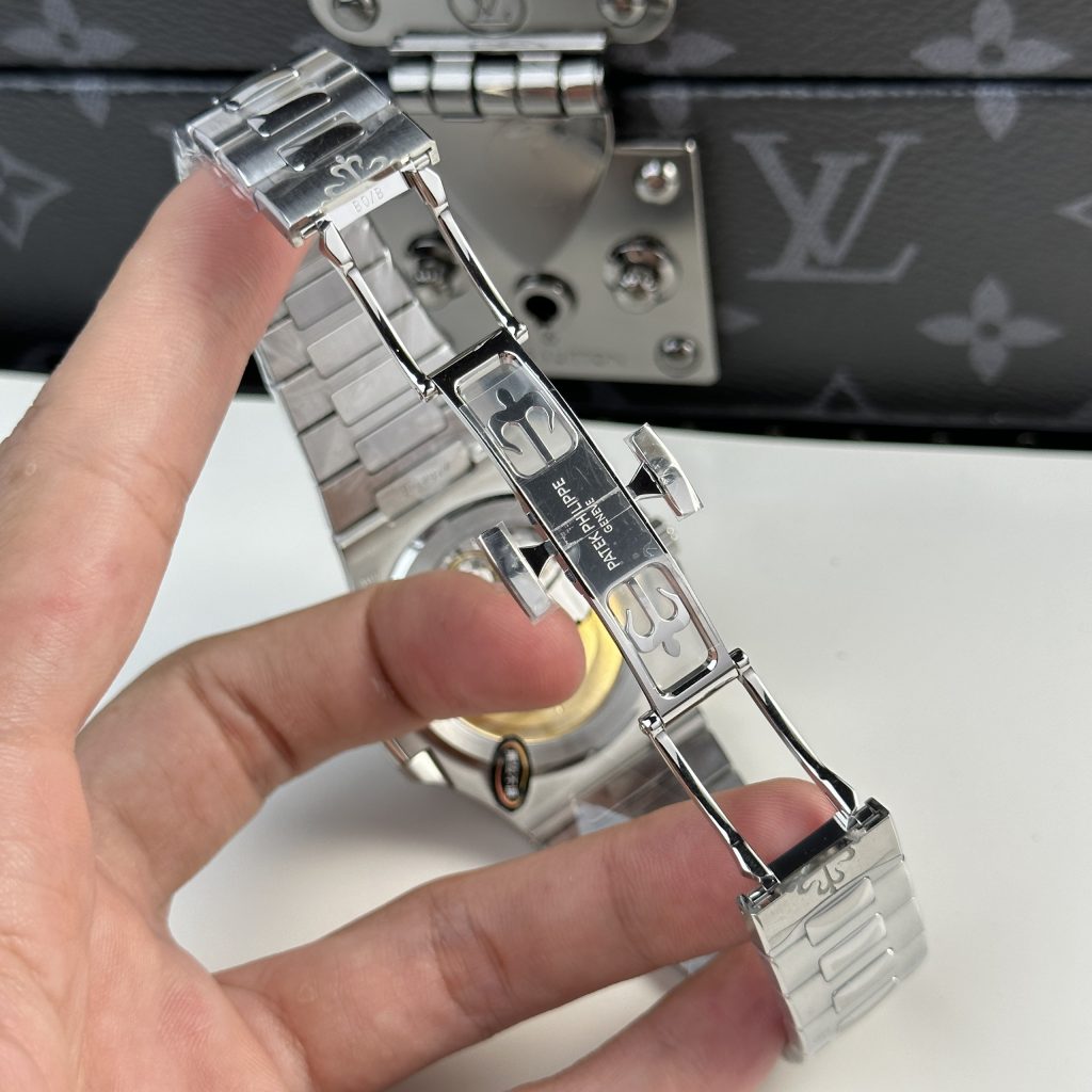 Patek Philippe Nautilus 5811 Replica Watches Blue Dial Metal Wire 3K Factory 41mm (1)