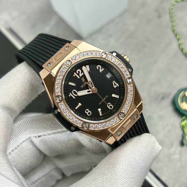 Hublot Big Bang One Click King Gold Customs Bezel Moissanite Diamonds 39mm (2)