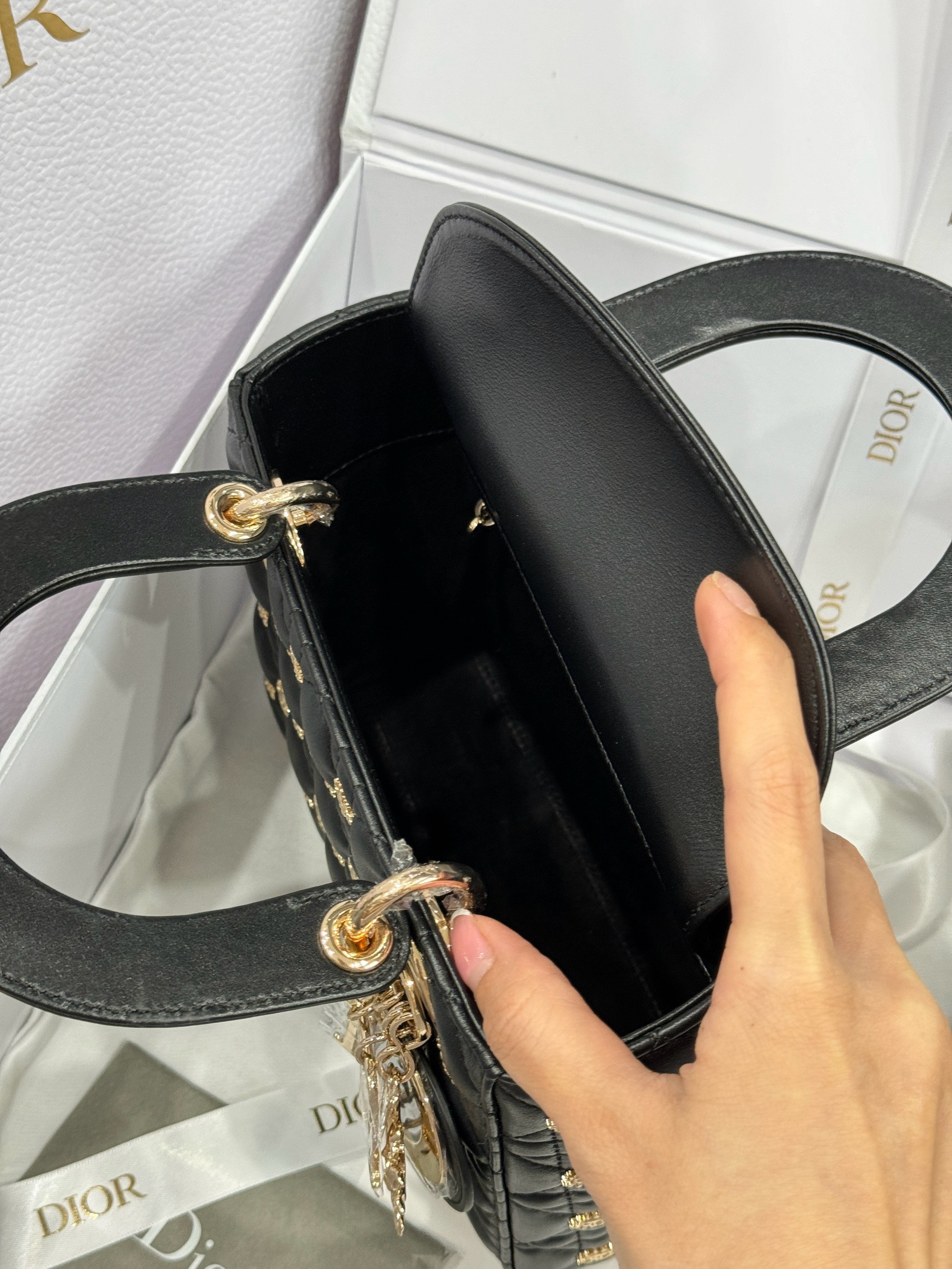 Dior Lady Beaded With Sun Motifs Womens Replica Bags 20cm (1) Dior Lady Beaded With Sun Motifs Womens Replica Bags 20cm (2)