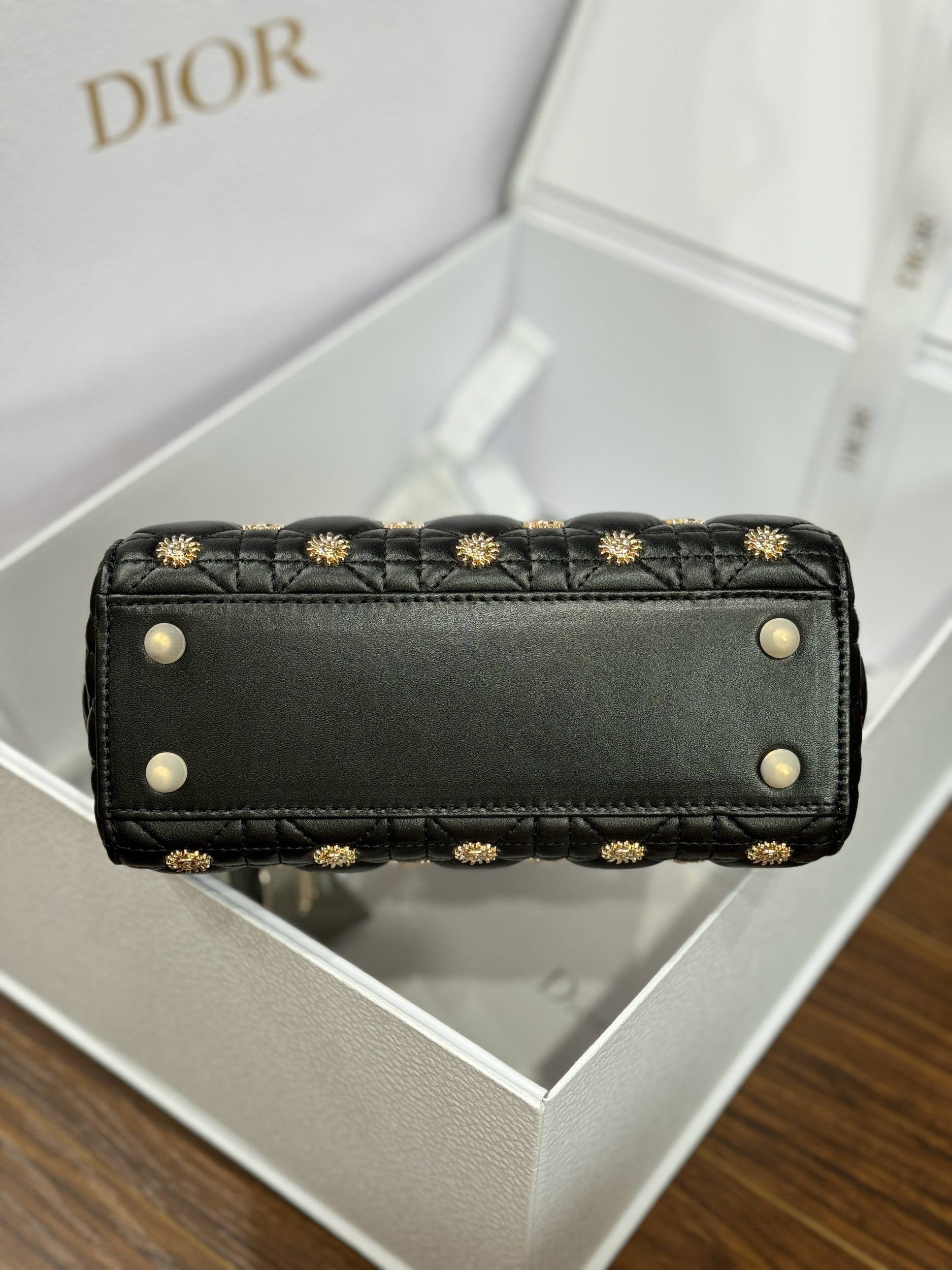 Dior Lady Beaded With Sun Motifs Womens Replica Bags 20cm (7) Dior Lady Beaded With Sun Motifs Womens Replica Bags 20cm (2)