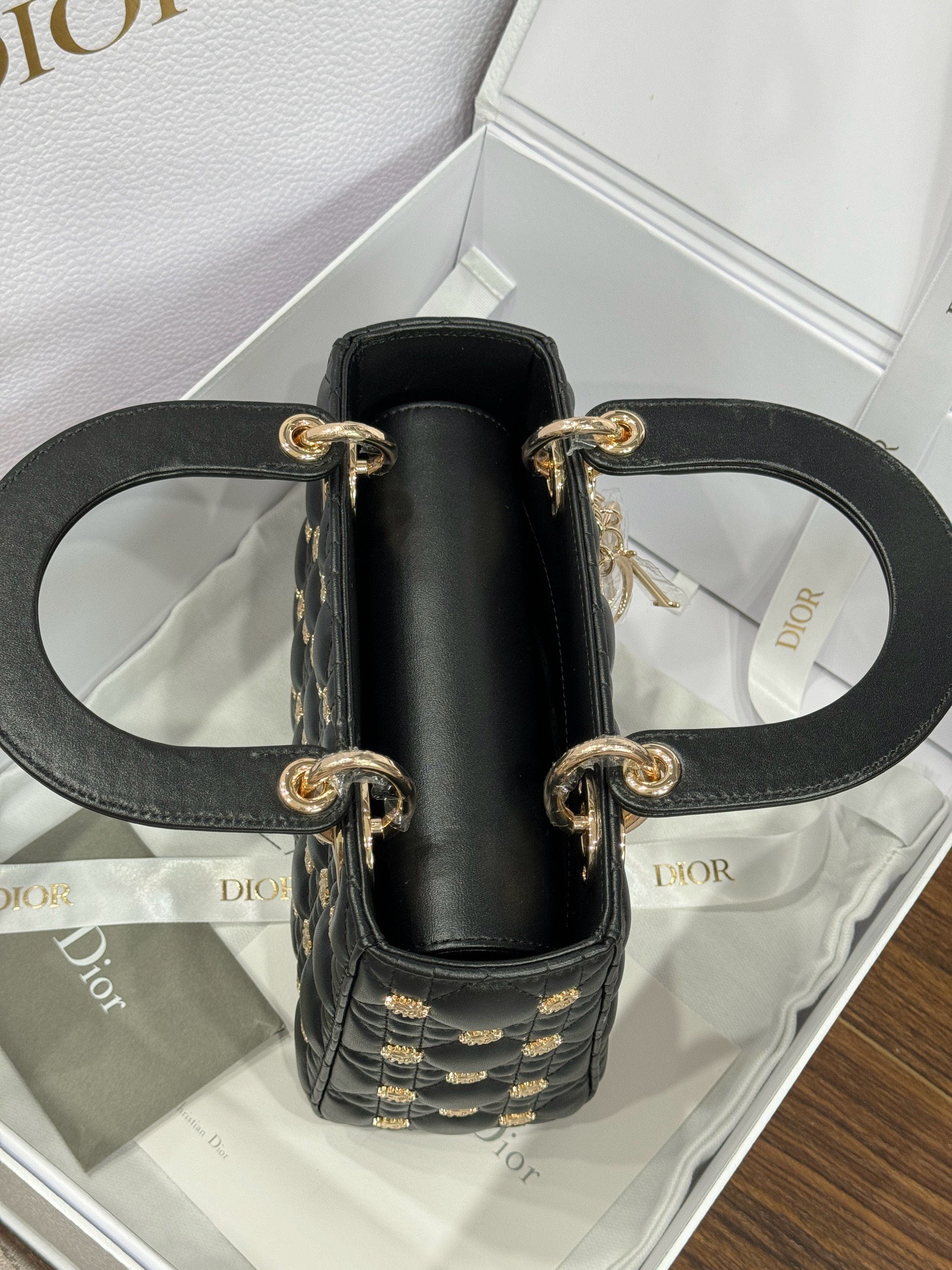 Dior Lady Beaded With Sun Motifs Womens Replica Bags 20cm (8) Dior Lady Beaded With Sun Motifs Womens Replica Bags 20cm (2)