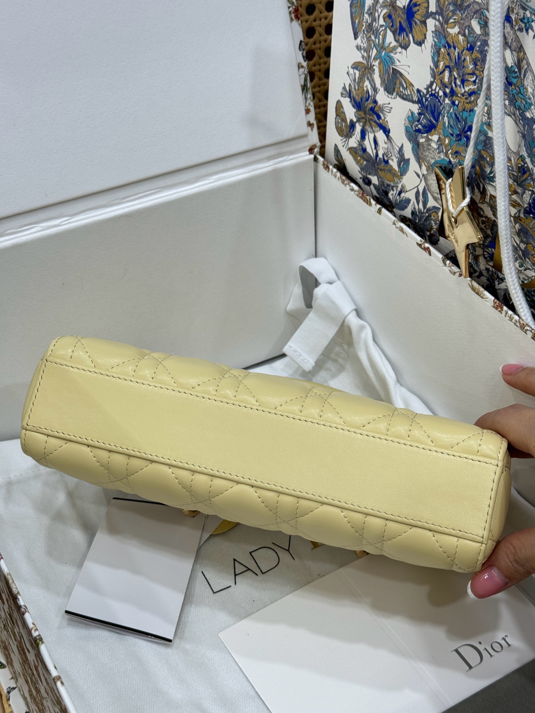 Dior Lady D-Joy Best Replica Bags Yellow Lambskin Leather 22cm (3) Dior Lady D-Joy Best Replica Bags Yellow Lambskin Leather 22cm (2)