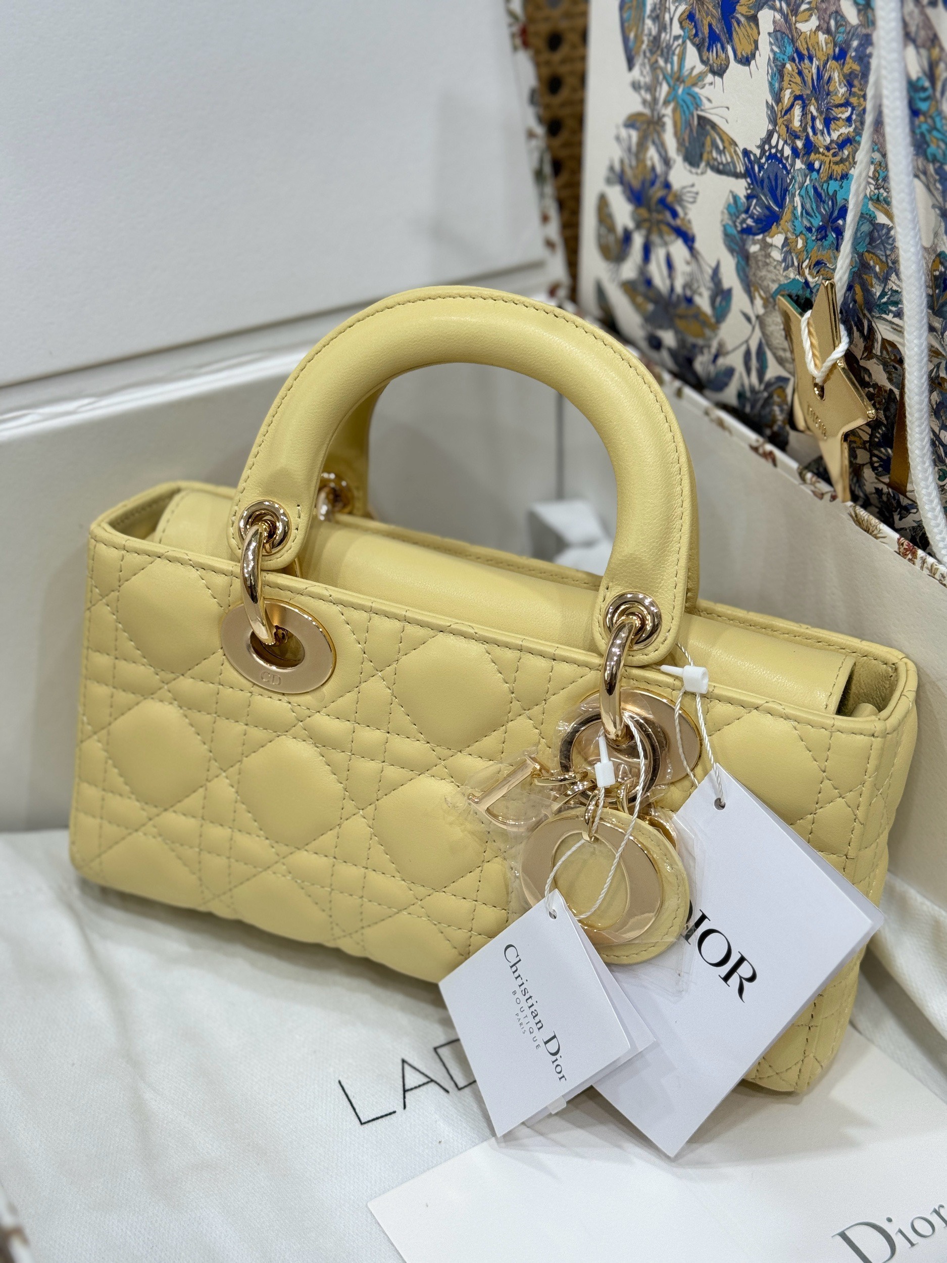 Dior Lady D-Joy Best Replica Bags Yellow Lambskin Leather 22cm (7) Dior Lady D-Joy Best Replica Bags Yellow Lambskin Leather 22cm (2)