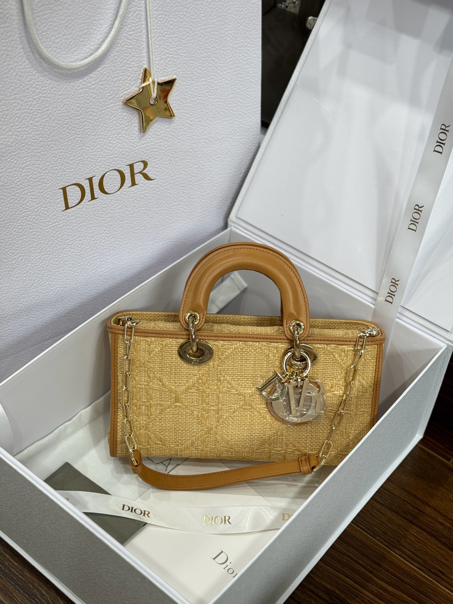 Dior Lady D-Joy Replica Handbags Womens Rattan Material 22cm (4) Dior Lady D-Joy Replica Handbags Womens Rattan Material 22cm (2)