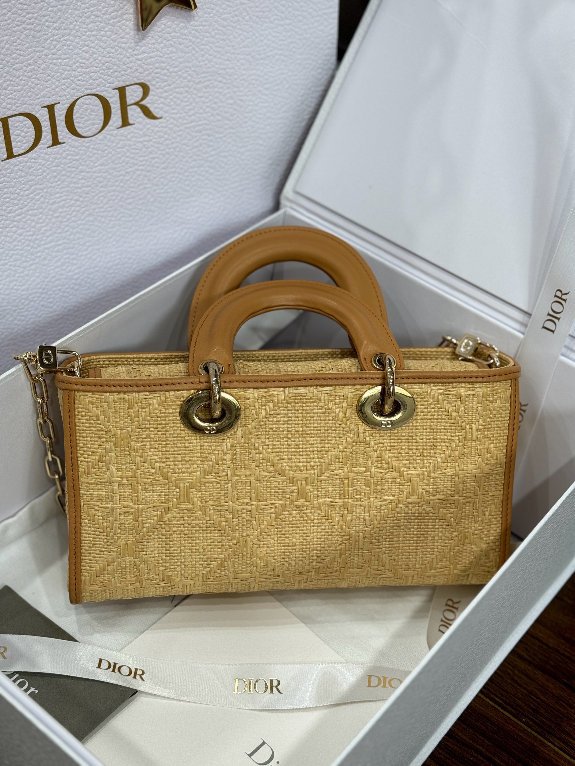 Dior Lady D-Joy Replica Handbags Womens Rattan Material 22cm (5) Dior Lady D-Joy Replica Handbags Womens Rattan Material 22cm (2)