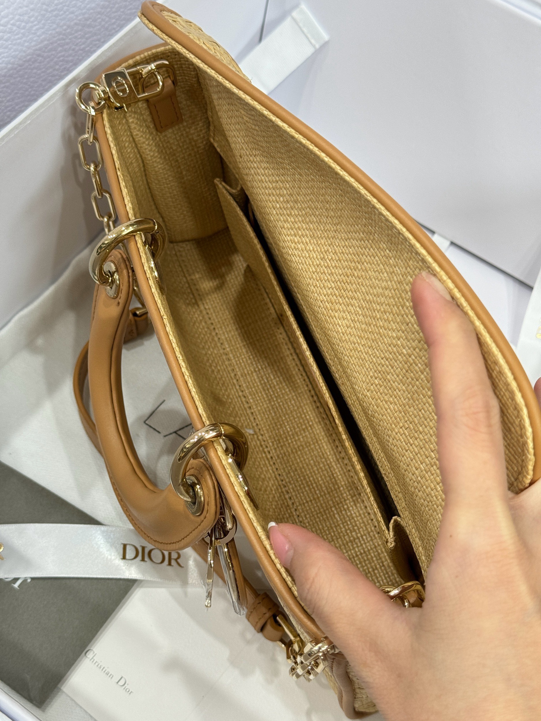 Dior Lady D-Joy Replica Handbags Womens Rattan Material 22cm (9) Dior Lady D-Joy Replica Handbags Womens Rattan Material 22cm (2)