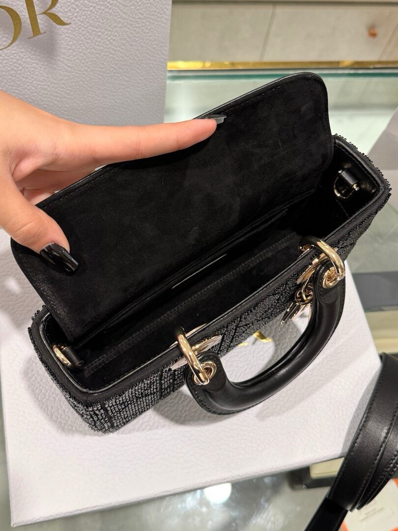 Dior Lady D-Joy Womens Black Beaded Replica Bags 22cm (4) Dior Lady D-Joy Womens Black Beaded Replica Bags 22cm (2)