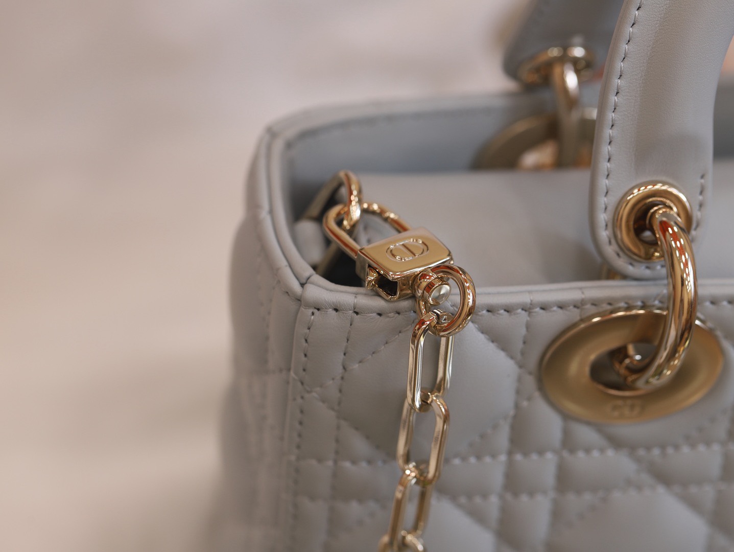 Dior Lady D-Joy Womens Replica Bags Gray 22x13x4cm (7) Dior Lady D-Joy Womens Replica Bags Gray 22x13x4cm (4)