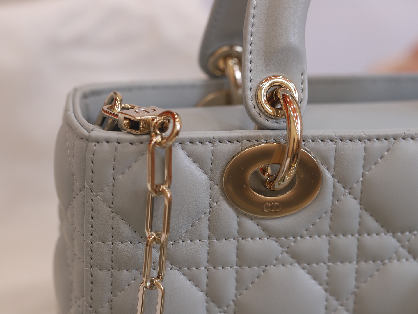 Dior Lady D-Joy Womens Replica Bags Gray 22x13x4cm (8) Dior Lady D-Joy Womens Replica Bags Gray 22x13x4cm (4)