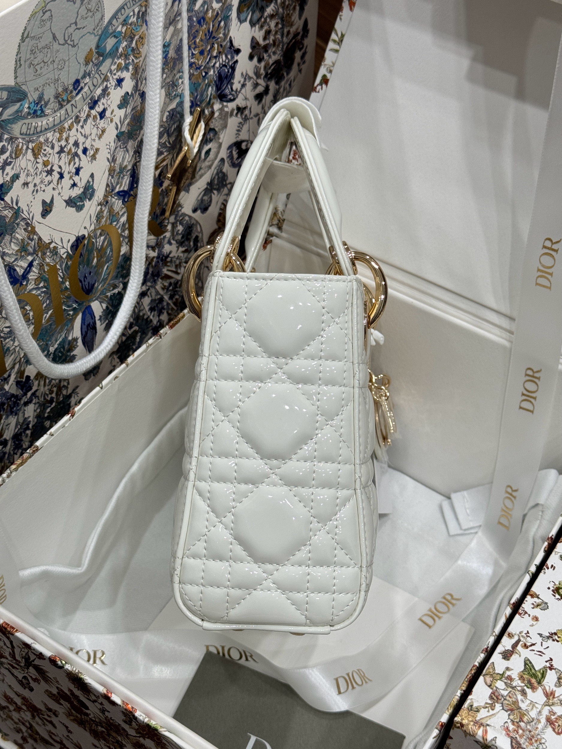 Dior Lady Womens Best Replica Bags White Glossy Leather Lock Gold 17cm (5) Dior Lady Womens Best Replica Bags White Glossy Leather Lock Gold 17cm (2)