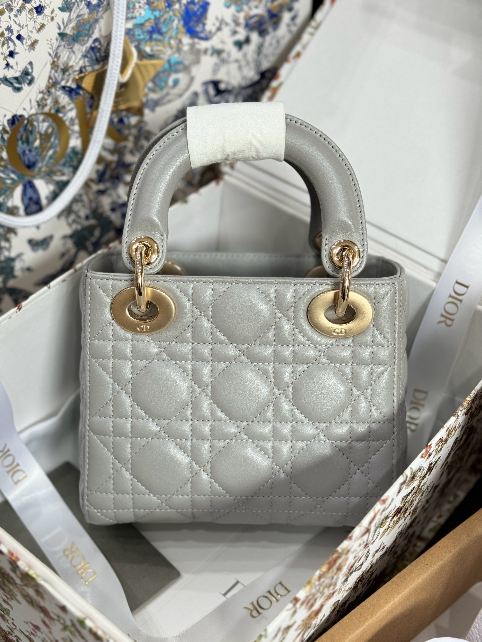 Dior Lady Womens Gray Best Replica Bags Gold Lock 17cm (4) Dior Lady Womens Gray Best Replica Bags Gold Lock 17cm (2)