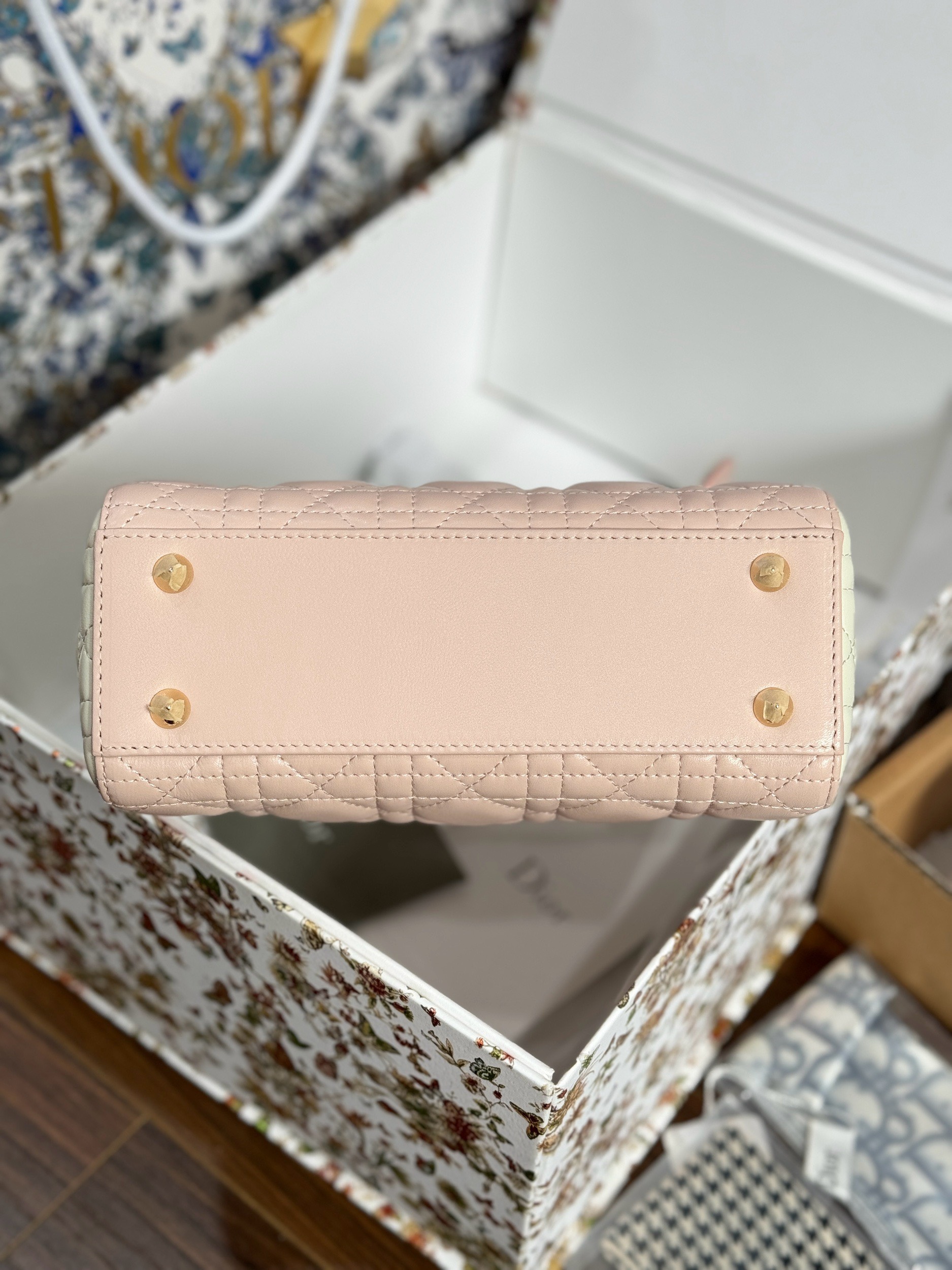 Dior Lady Womens Light Pink Best Replica Bags 20cm (1) Dior Lady Womens Light Pink Best Replica Bags 20cm (2)