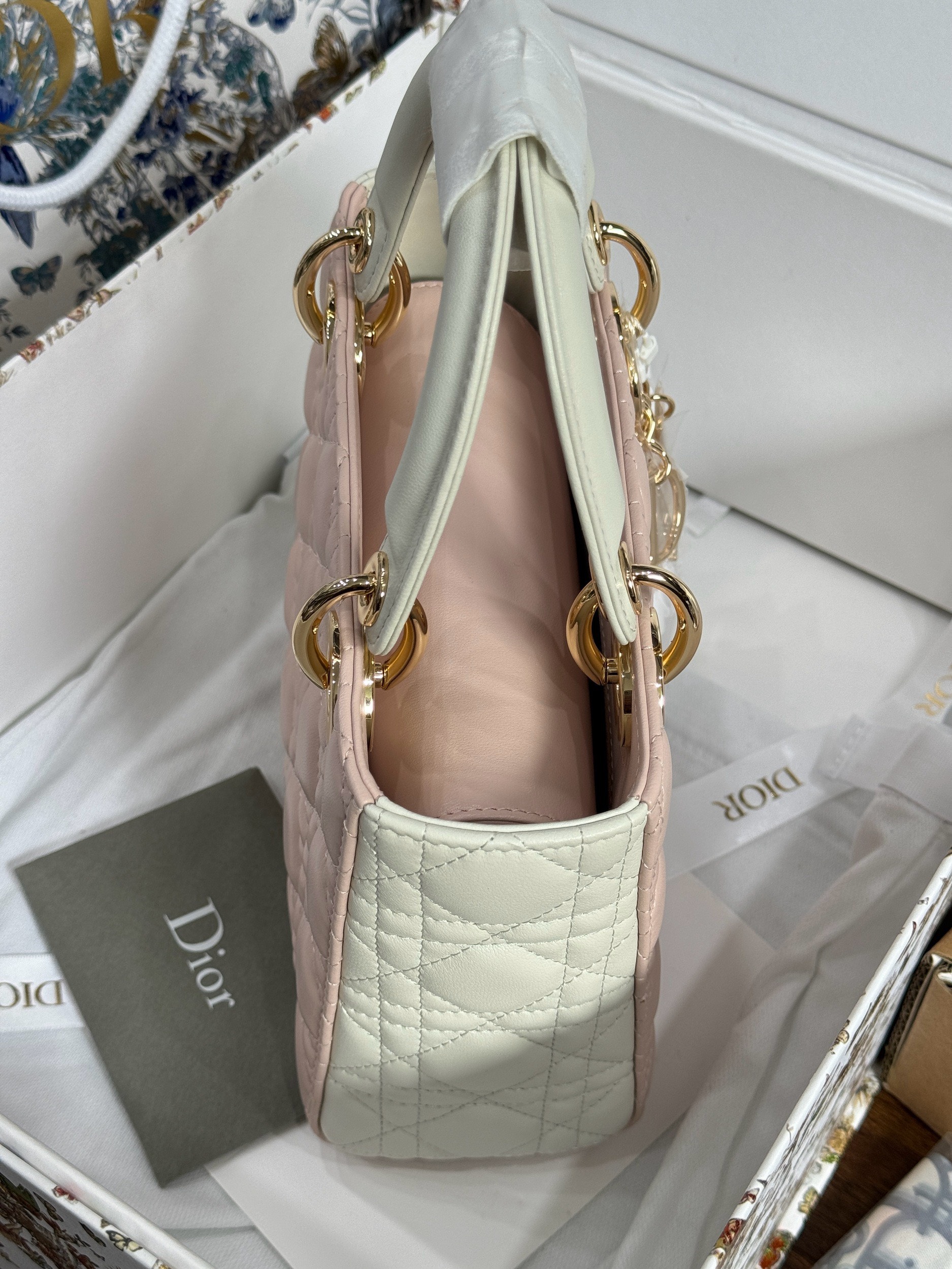 Dior Lady Womens Light Pink Best Replica Bags 20cm (2) Dior Lady Womens Light Pink Best Replica Bags 20cm (2)