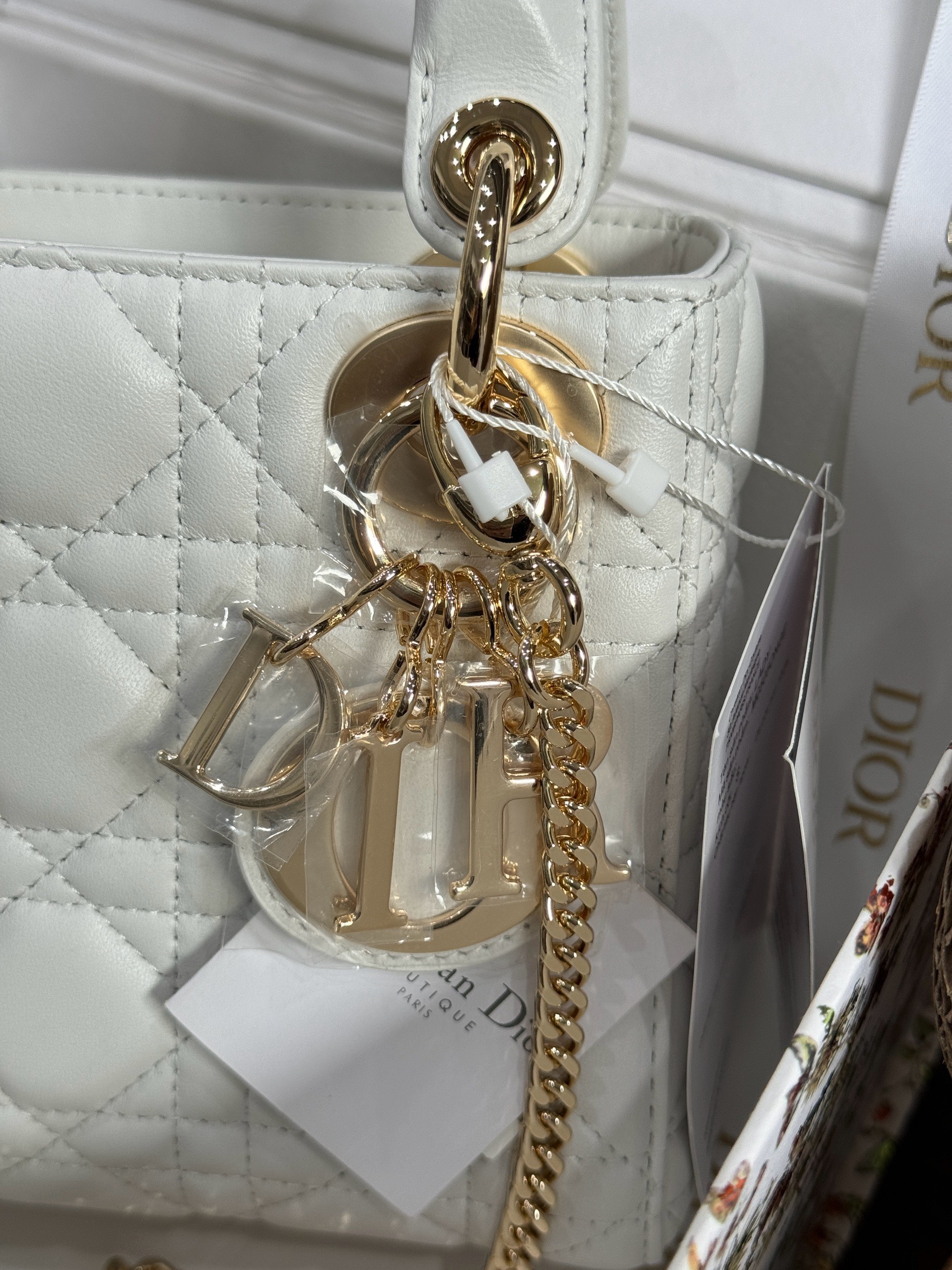 Dior Lady Womens White Best Replica Bags Gold Lock 17cm (1) Dior Lady Womens White Best Replica Bags Gold Lock 17cm (2)