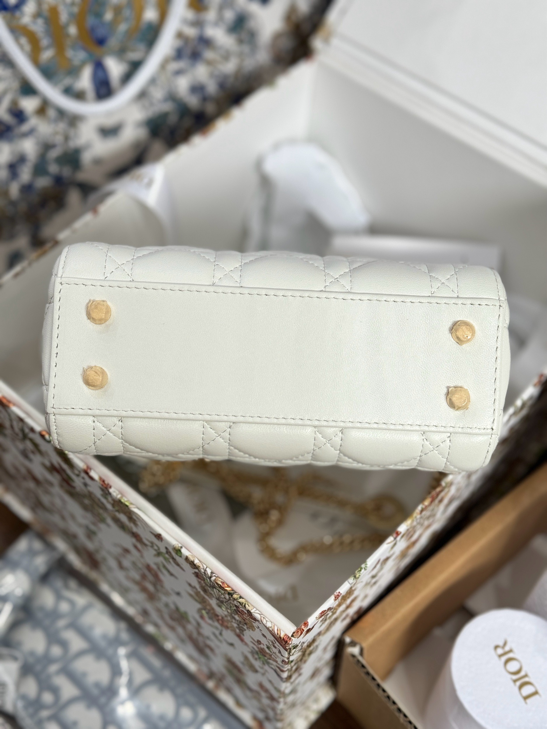 Dior Lady Womens White Best Replica Bags Gold Lock 17cm (2) Dior Lady Womens White Best Replica Bags Gold Lock 17cm (2)