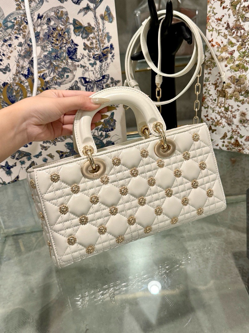 Dior Micro Lady D-Joy Womens White Sun Pattern Replica Bags 26x13 (7) Dior Micro Lady D-Joy Womens White Sun Pattern Replica Bags 26x13 (2)