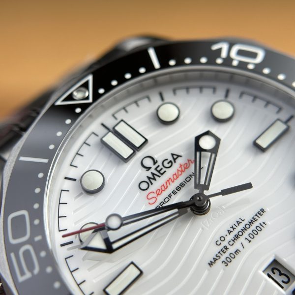 Omega Seamaster Diver 300m Co-Axial White Dial Best Replica Watch VS Factory 41mm (4)