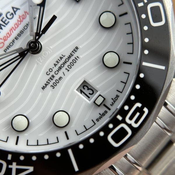 Omega Seamaster Diver 300m Co-Axial White Dial Best Replica Watch VS Factory 41mm (4)