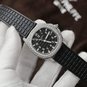 Patek Philippe Aquanaut 5067 Black Customs Full Moissanite Diamonds (6)