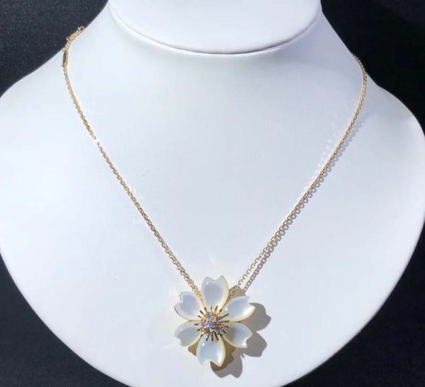 Van Cleef & Arpels Rose De Noël Necklace Custom Natural Diamond 18K Gold (2)