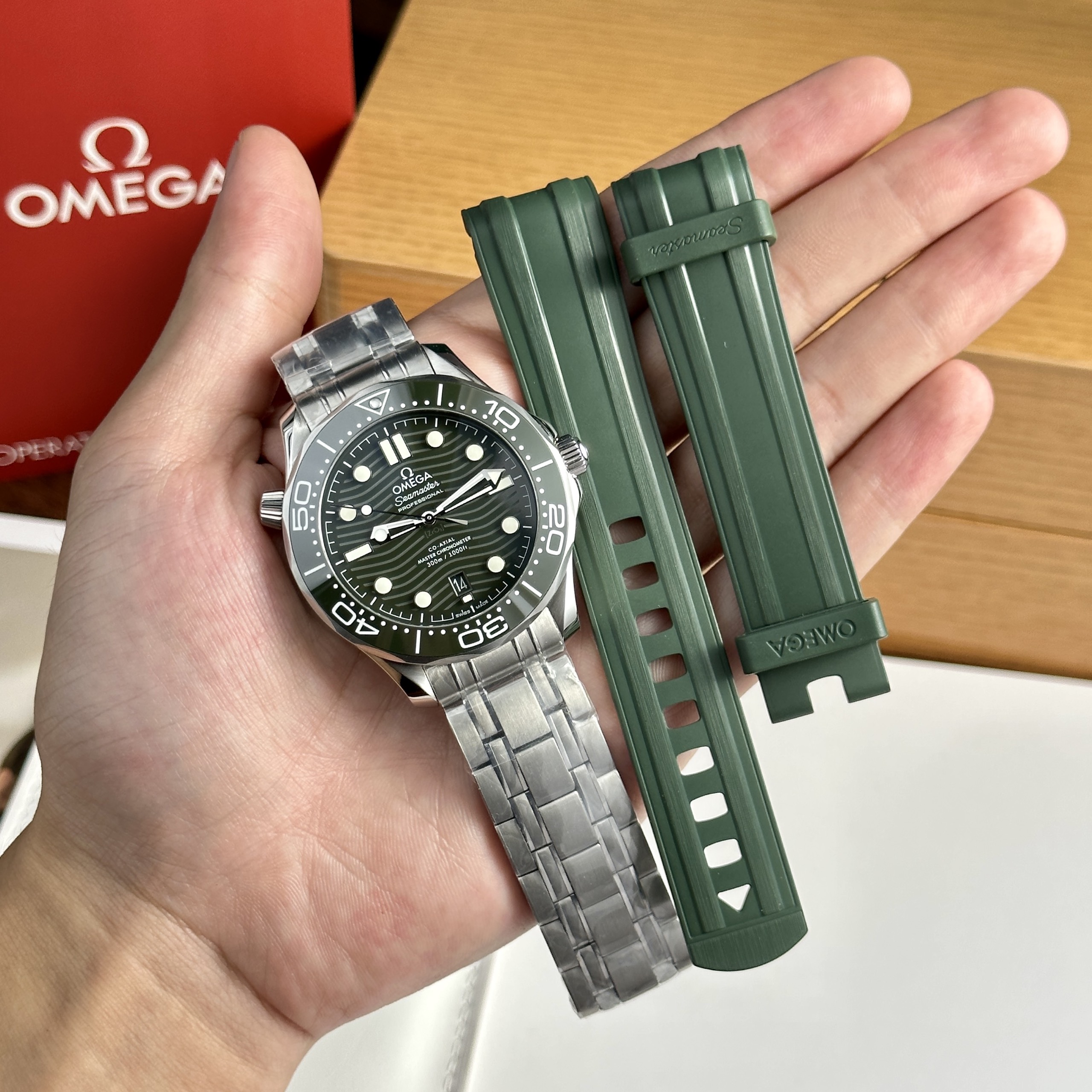 Omega Seamaster Diver 300M Master Chronometer Green Replica Watch VS Factory (5) Omega Seamaster Diver 300M Master Chronometer Green Replica Watch VS Factory (1)