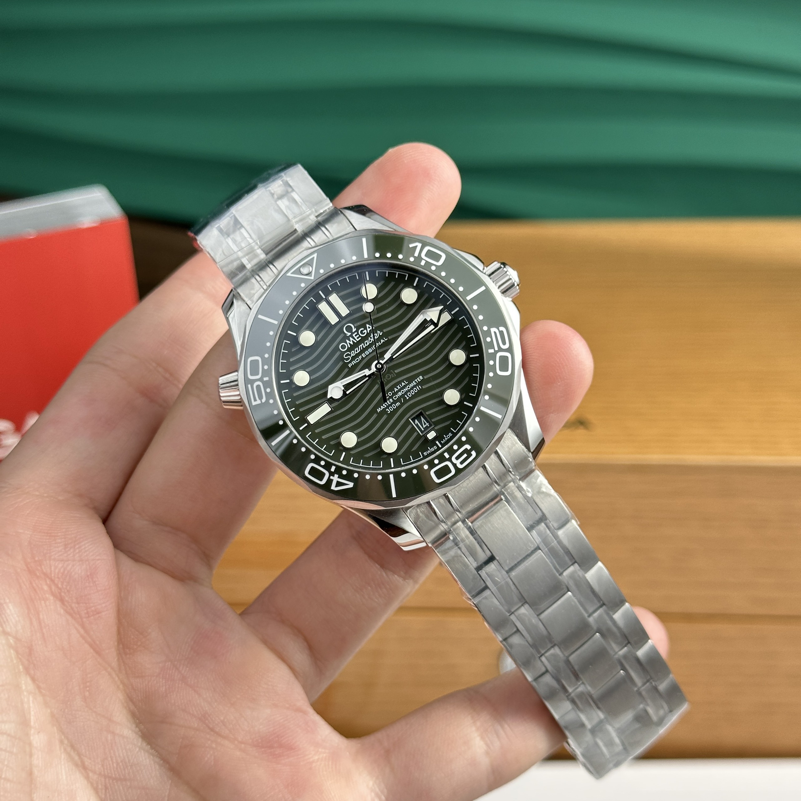 Omega Seamaster Diver 300M Master Chronometer Green Replica Watch VS Factory (6) Omega Seamaster Diver 300M Master Chronometer Green Replica Watch VS Factory (1)