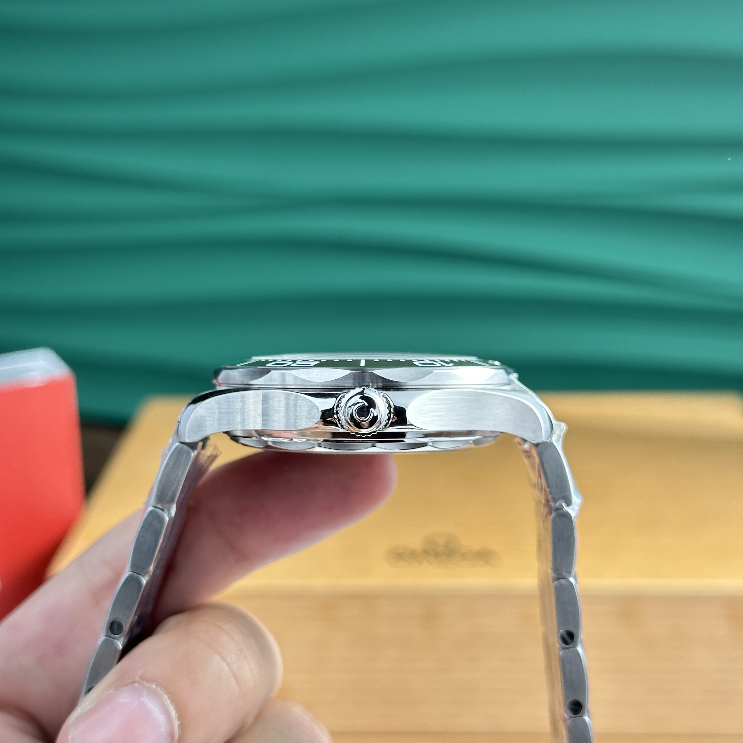 Omega Seamaster Diver 300M Master Chronometer Green Replica Watch VS Factory (8) Omega Seamaster Diver 300M Master Chronometer Green Replica Watch VS Factory (1)