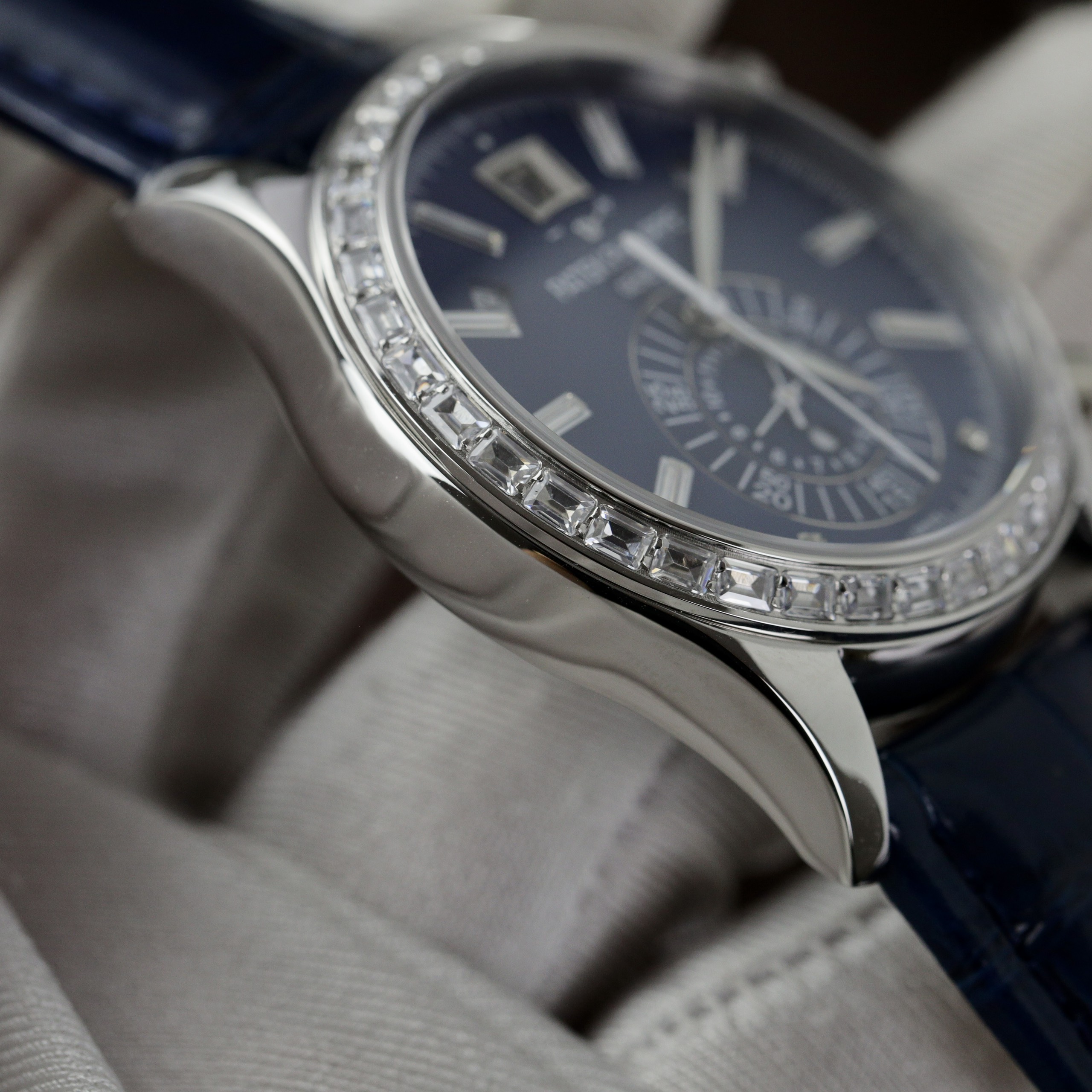 Patek Philippe Complications 5961P Blue Replica Watch TW Factory (3) Patek Philippe Complications 5961P Blue Replica Watch TW Factory (6)