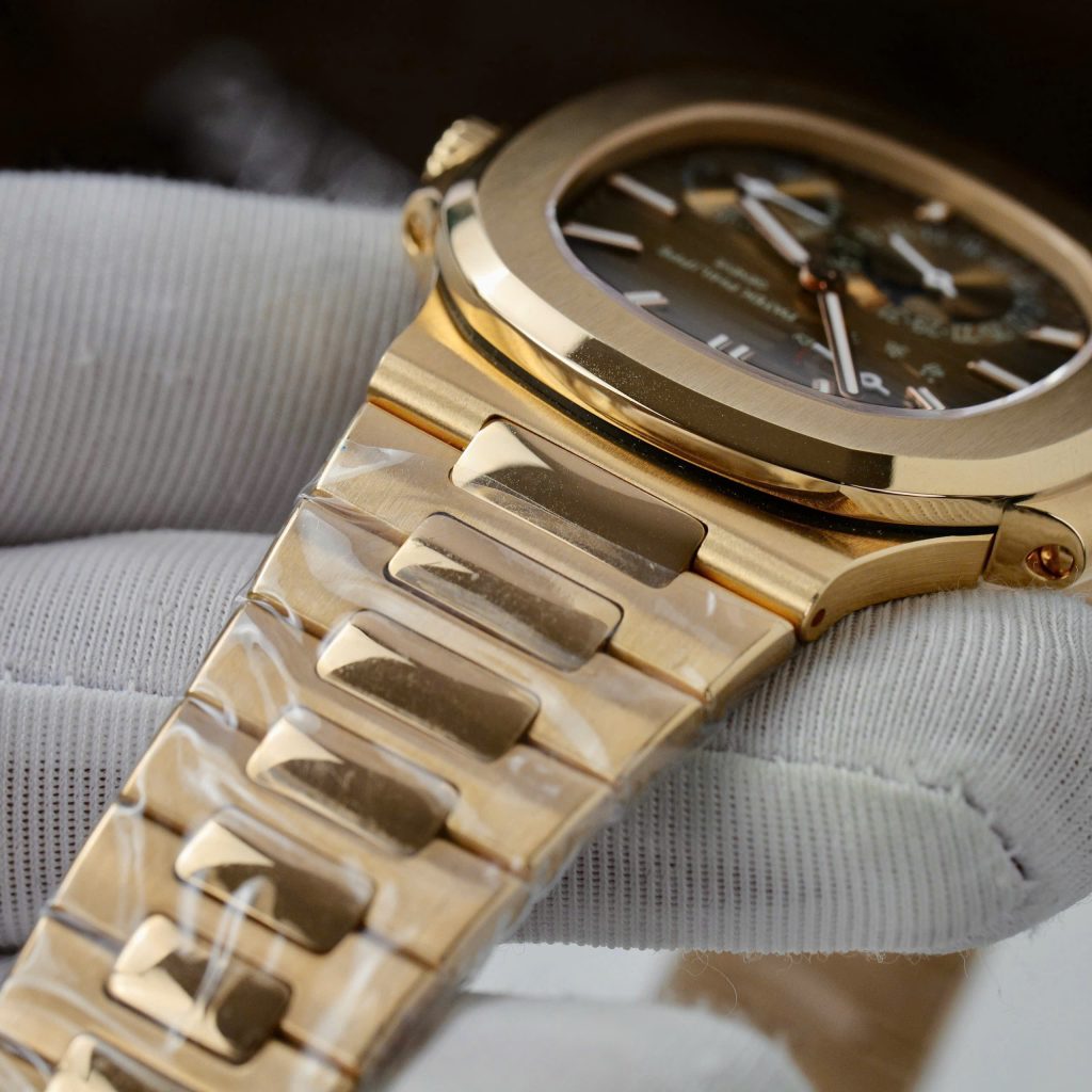 Patek Philippe Nautilus 5712R Gold Wrapped Refined Version Best Replica Watch PPF 40mm (2)