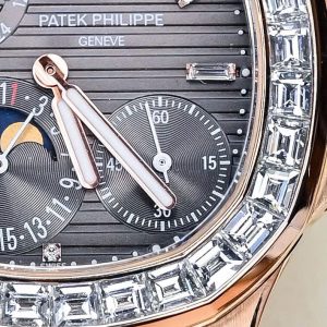 Patek Philippe Nautilus 5724R Rose Gold 18K Customs Naturals Diamonds 40mm