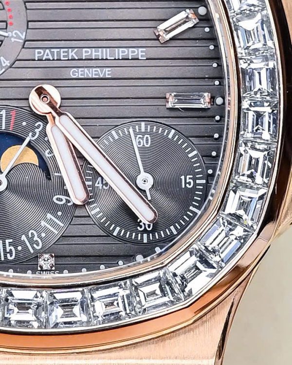 Patek Philippe Nautilus 5724R Rose Gold 18K Customs Naturals Diamonds 40mm