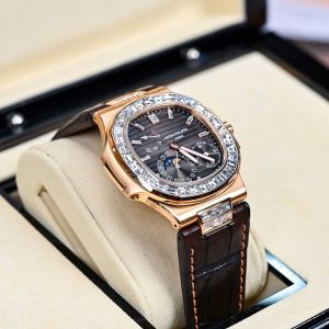 Patek Philippe Nautilus 5724R Rose Gold 18K Customs Naturals Diamonds 40mm