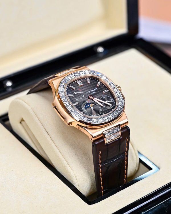 Patek Philippe Nautilus 5724R Rose Gold 18K Customs Naturals Diamonds 40mm