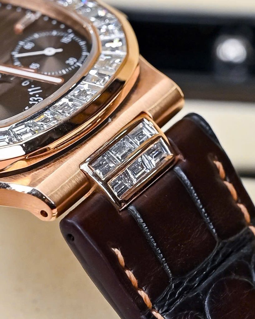 Patek Philippe Nautilus 5724R Rose Gold 18K Customs Naturals Diamonds 40mm