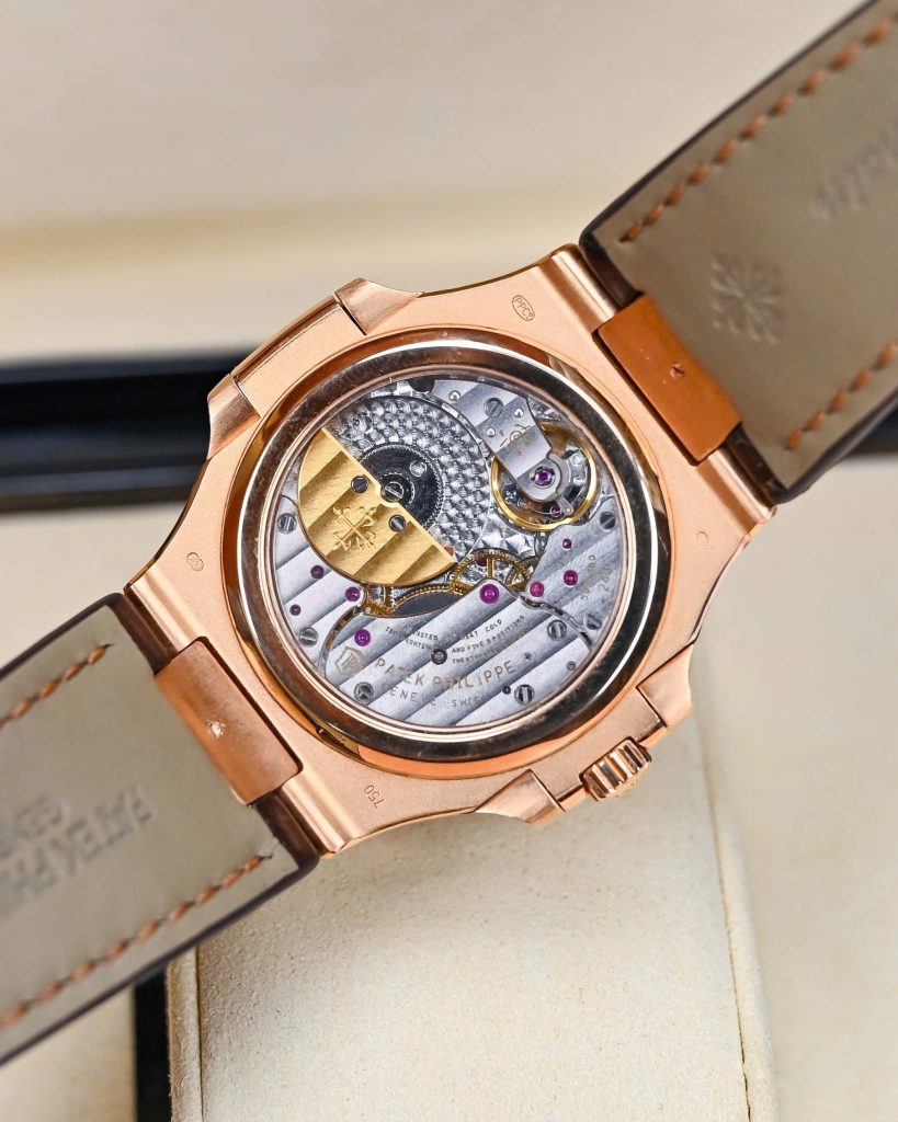 Patek Philippe Nautilus 5724R Rose Gold 18K Customs Naturals Diamonds 40mm